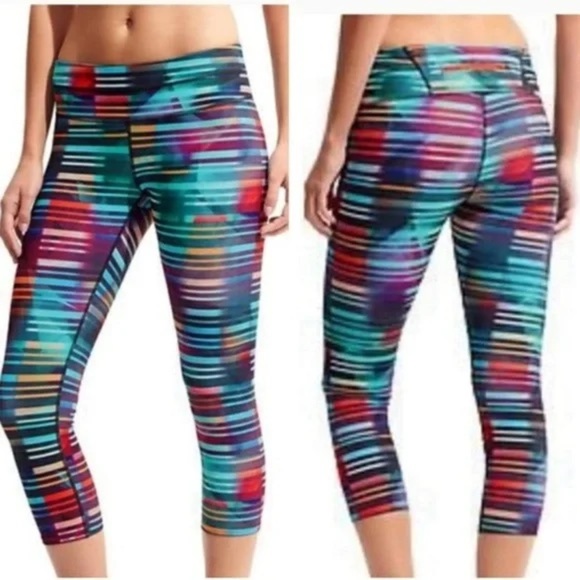 Athleta Laser Beam Stripe Sonar Crop Leggings Rainbow Capri Small Activewear - Picture 1 of 6
